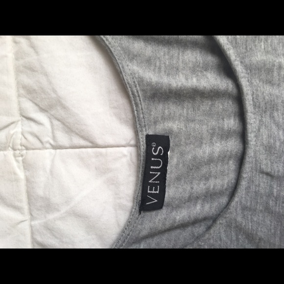 Grey shoulder cut flowing blouse. Size L. - Picture 8 of 8